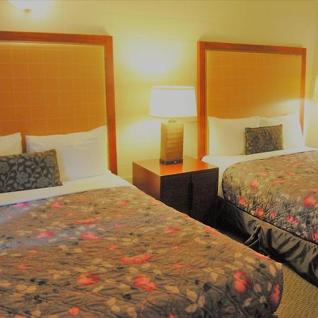 Derrick Motel Edmonton Bagian luar foto