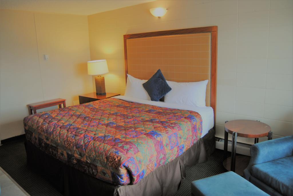 Derrick Motel Edmonton Bagian luar foto