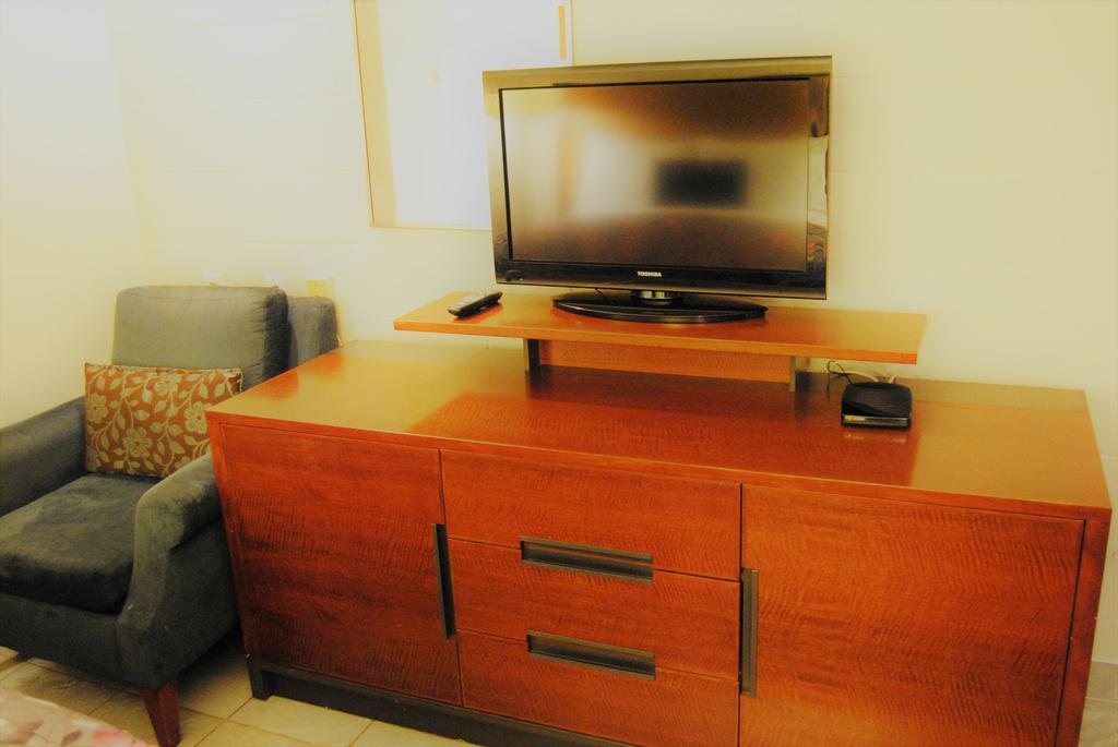 Derrick Motel Edmonton Bagian luar foto