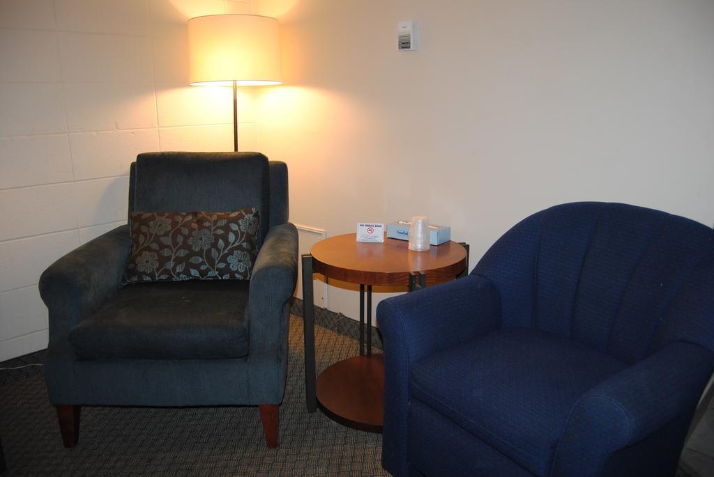 Derrick Motel Edmonton Bagian luar foto