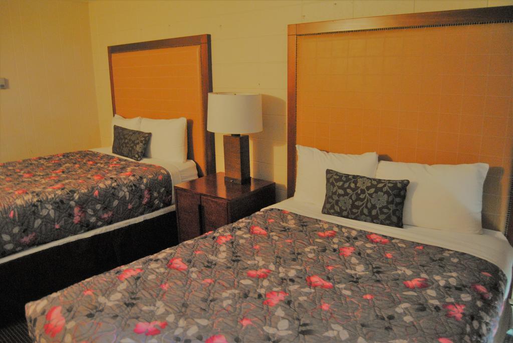Derrick Motel Edmonton Bagian luar foto