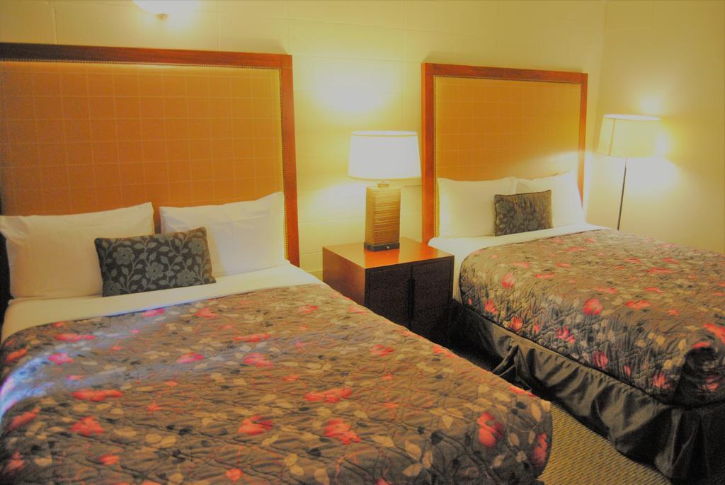 Derrick Motel Edmonton Bagian luar foto