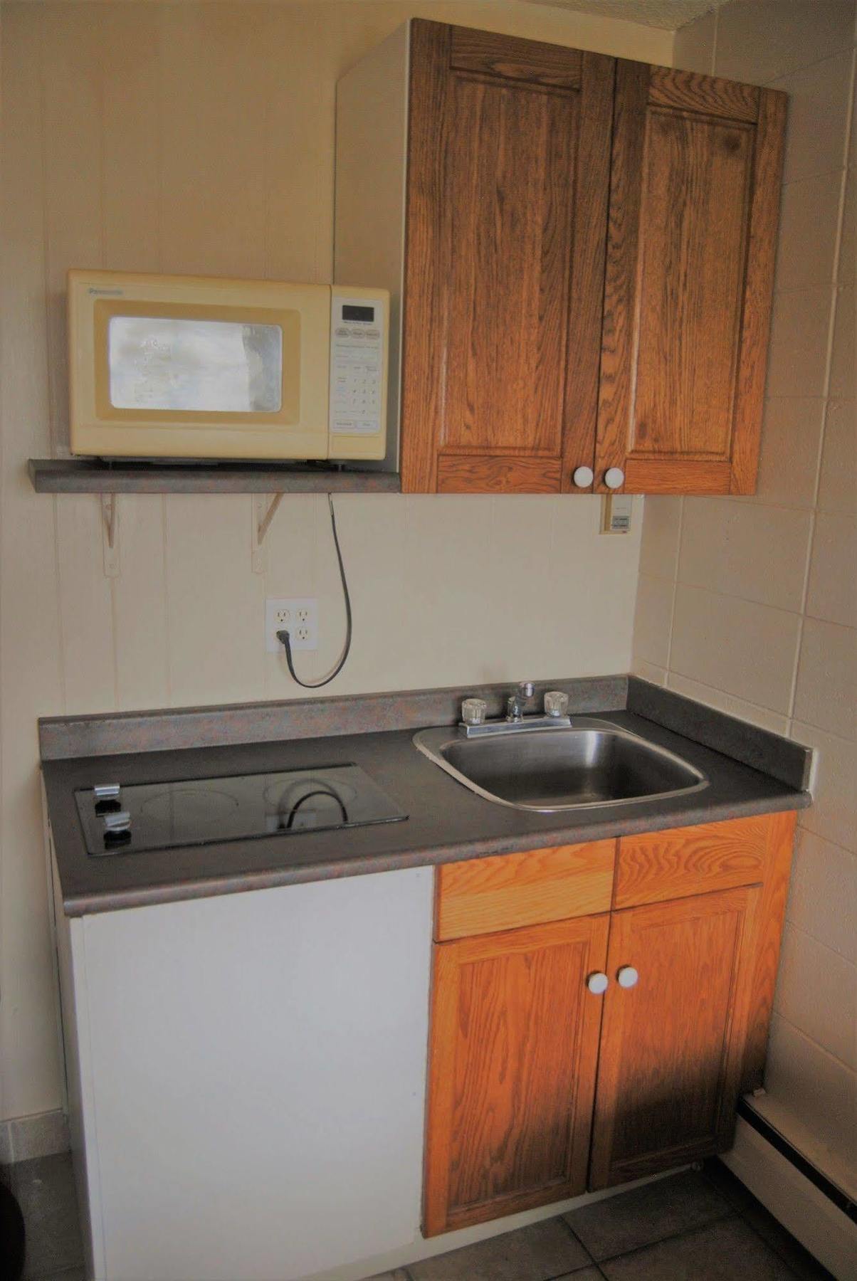 Derrick Motel Edmonton Bagian luar foto