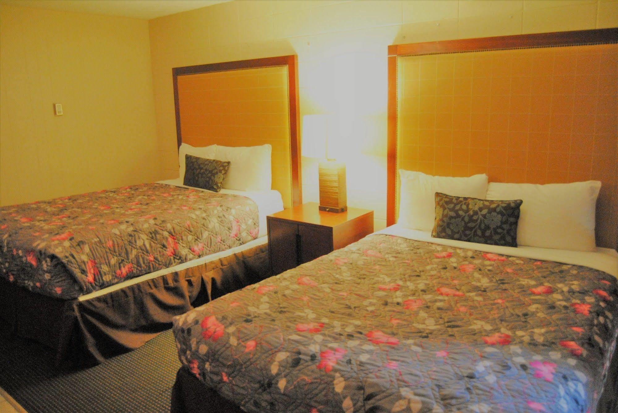 Derrick Motel Edmonton Bagian luar foto